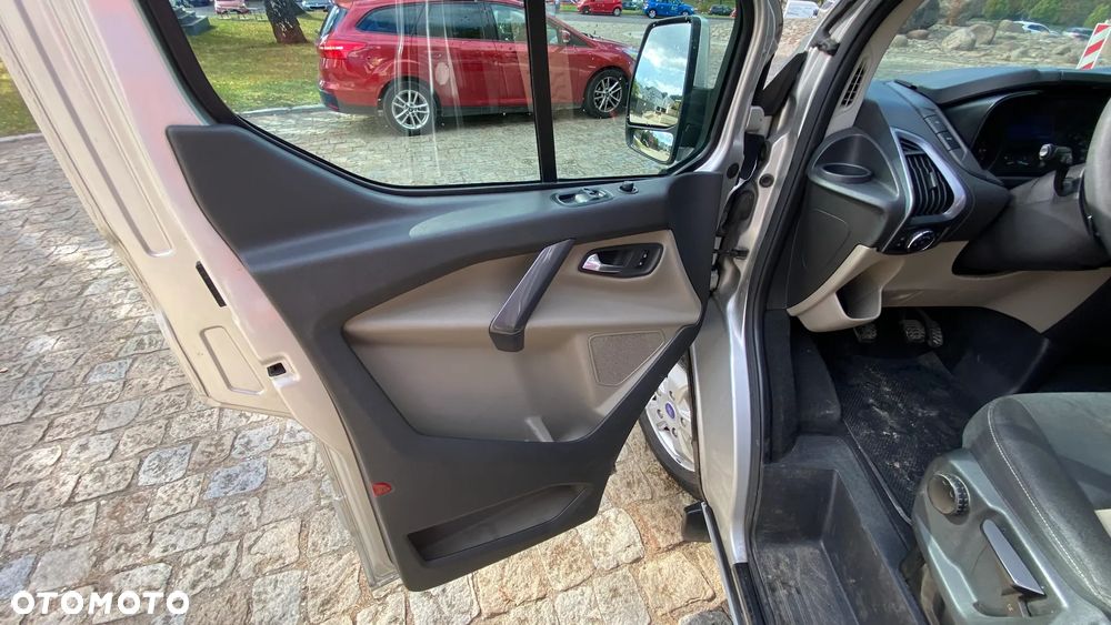 Ford Tourneo Custom - 16