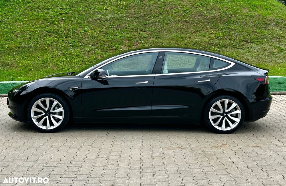 Tesla Model 3 - 11