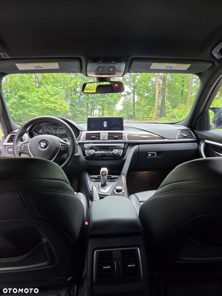 BMW Seria 3 330i Sport Line - 31