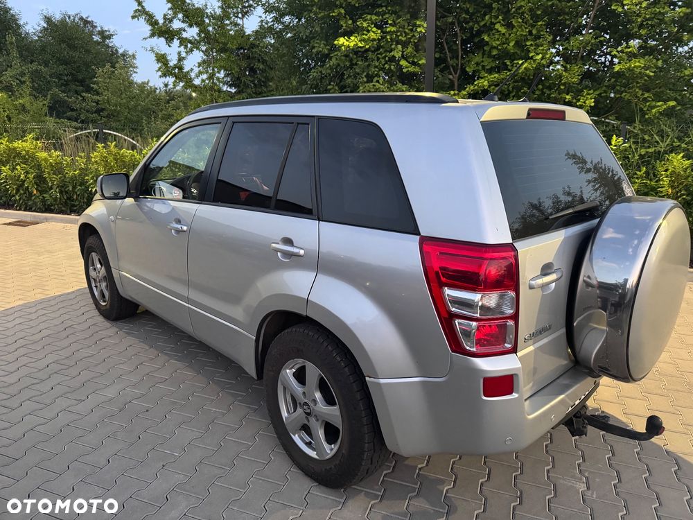 Suzuki Grand Vitara 2.0 Comfort + - 2