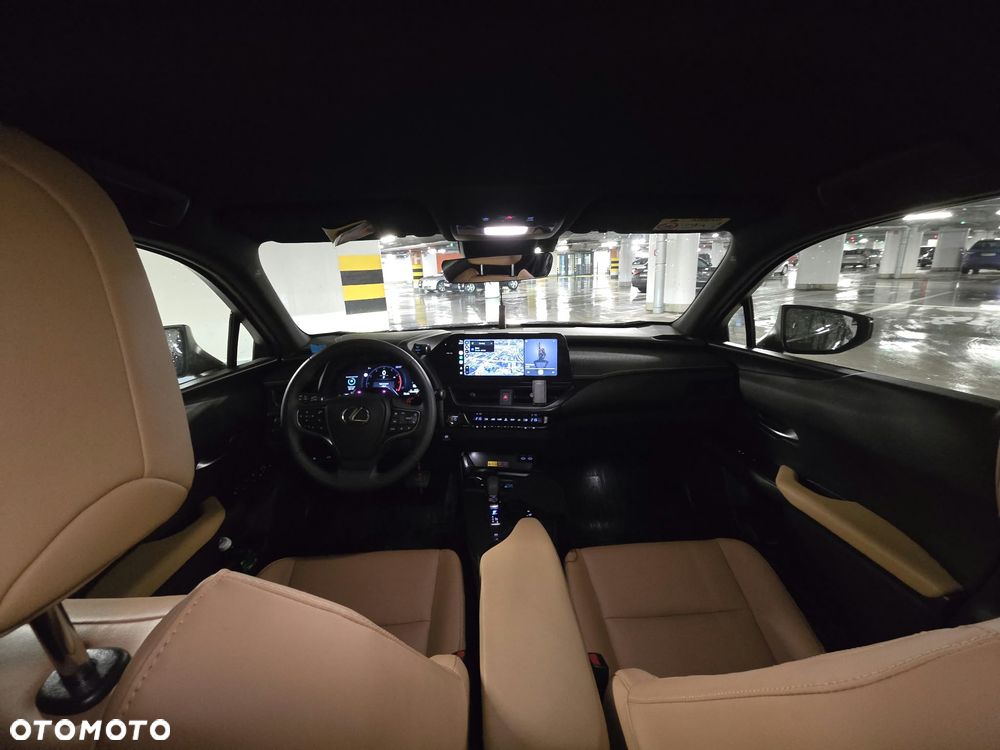 Lexus UX 2024