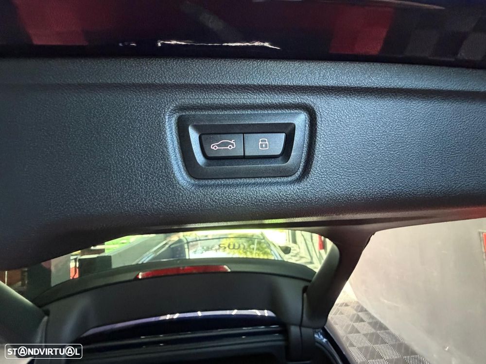 BMW 330 e Pack Desportivo M Pro Auto - 33