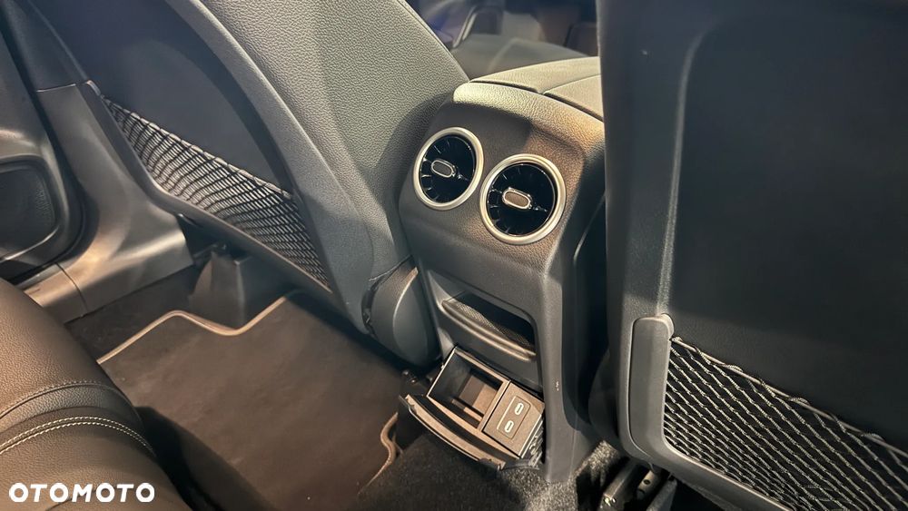 Mercedes-Benz GLA 200 mHEV 7G-DCT - 33