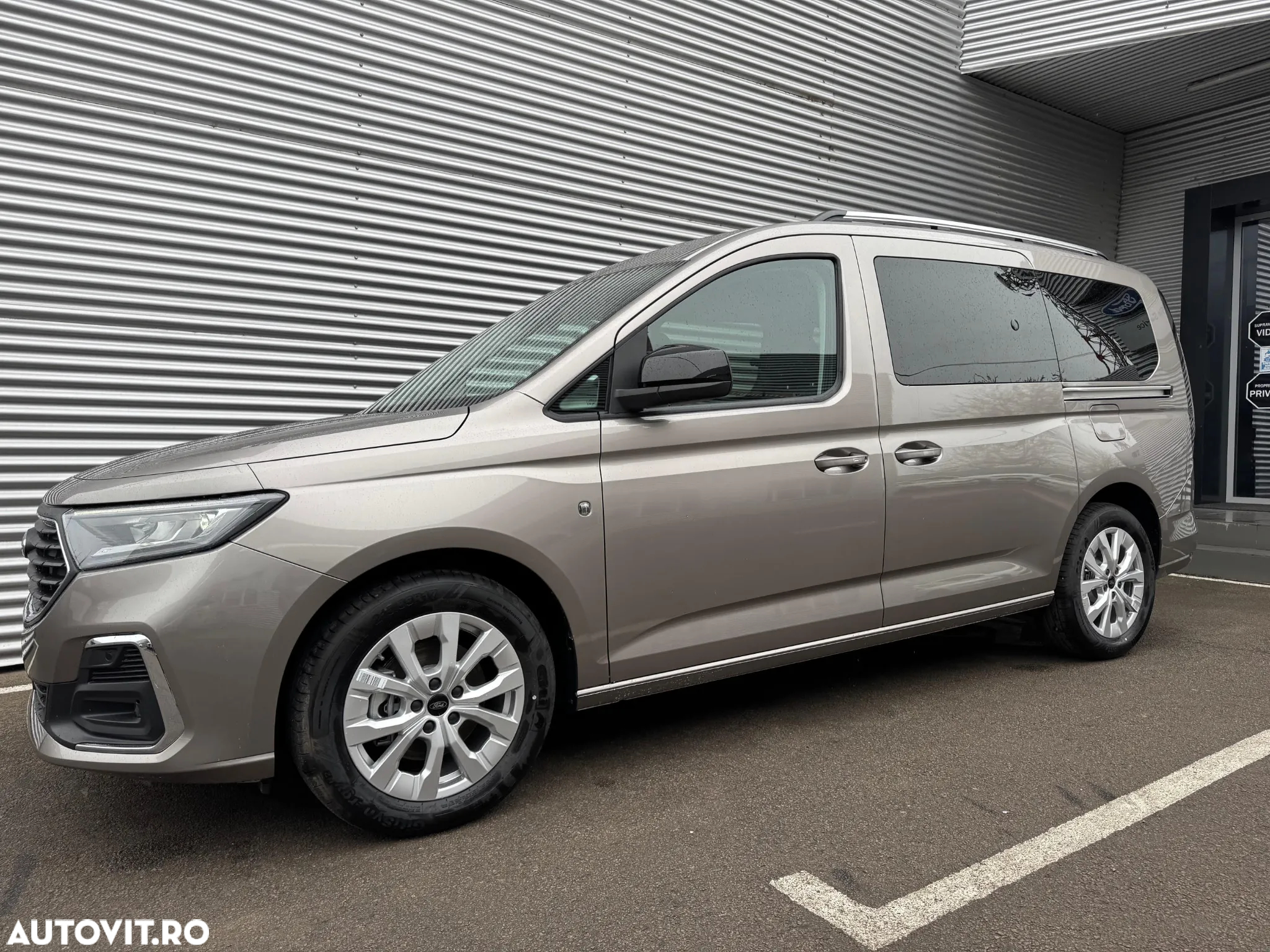 Ford Tourneo Connect 2.0L EcoBlue LWB Titanium - 14
