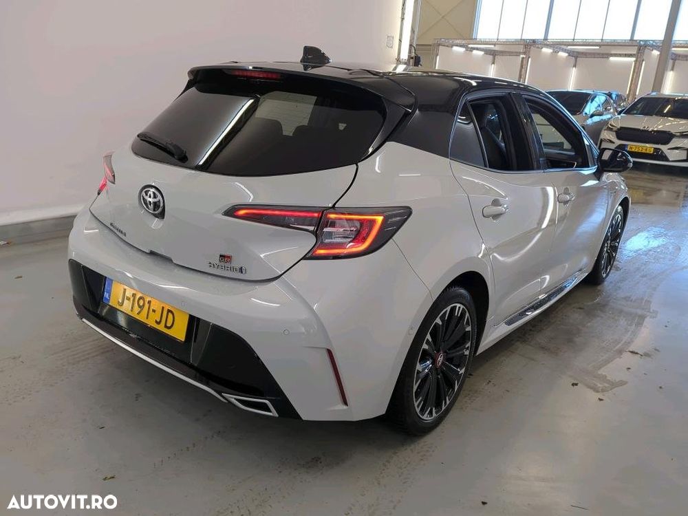 Toyota Corolla 1.8 HSD Dynamic GR Sport - 3