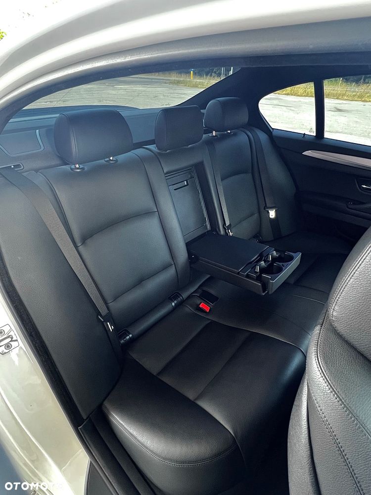 BMW Seria 5 530d xDrive - 32
