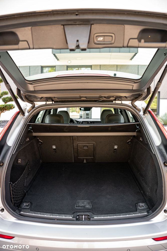 Volvo XC 60 D4 SCR R-Design - 31