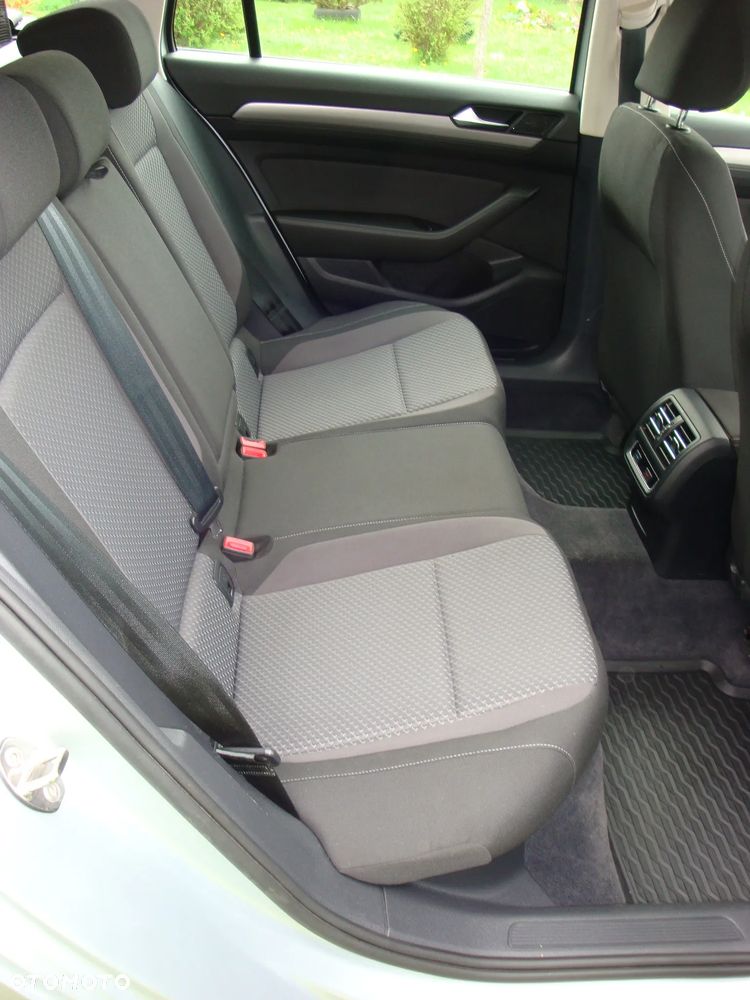 Volkswagen Passat 2.0 TDI BMT Trendline - 15