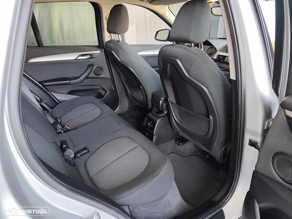 BMW X1 25 e xDrive Corporate Edition - 8