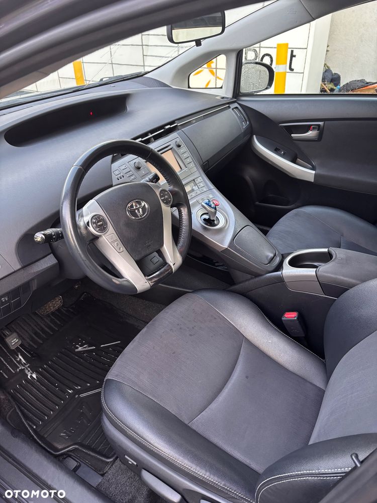 Toyota Prius - 5