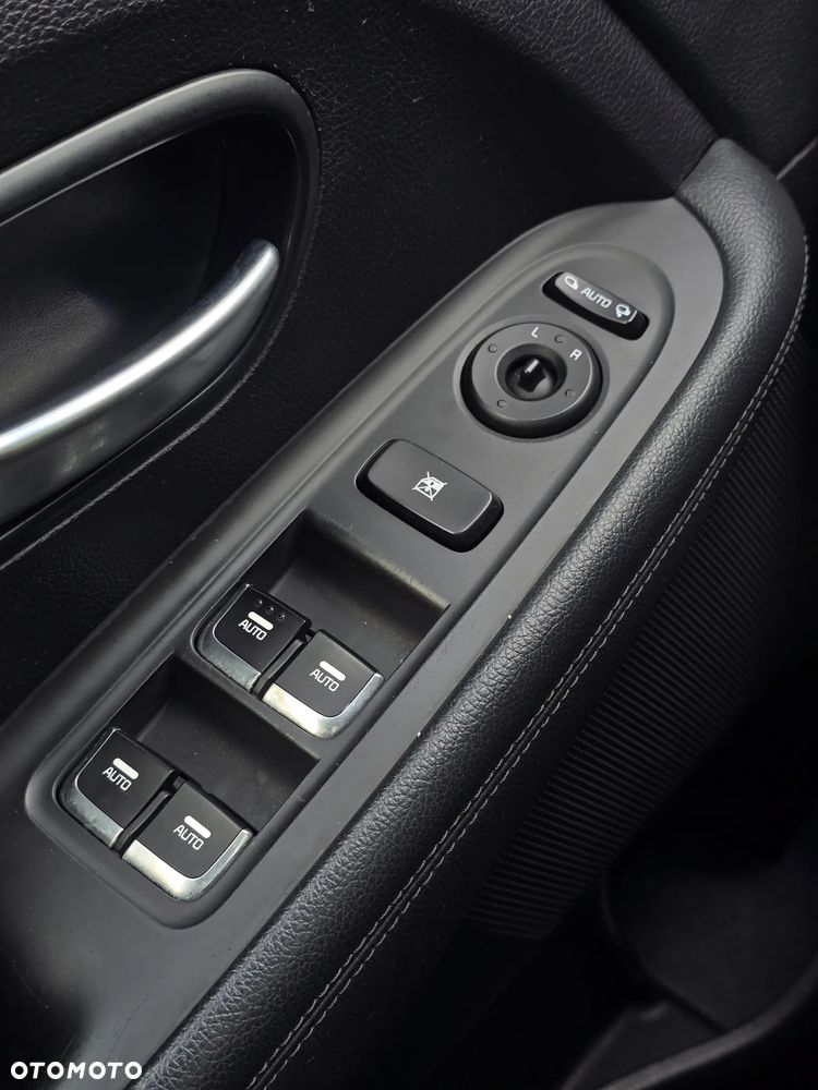 Kia Carens 1.7 CRDi L 7os - 28