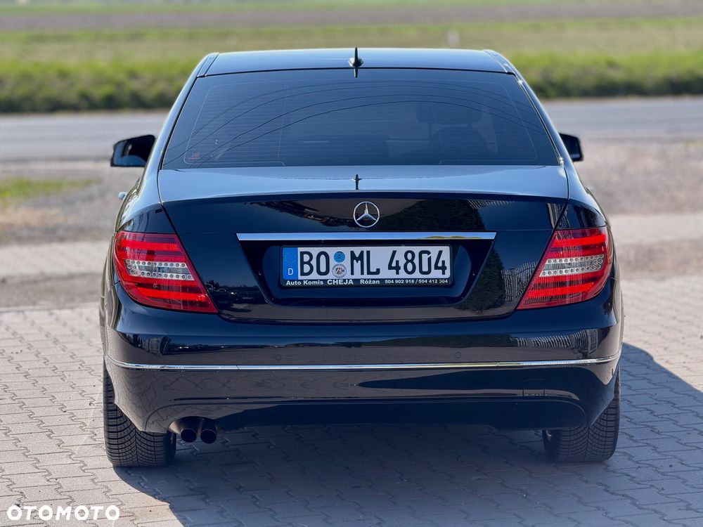 Mercedes-Benz Klasa C 180 CGI Automatik BlueEFFICIENCY Avantgarde - 19