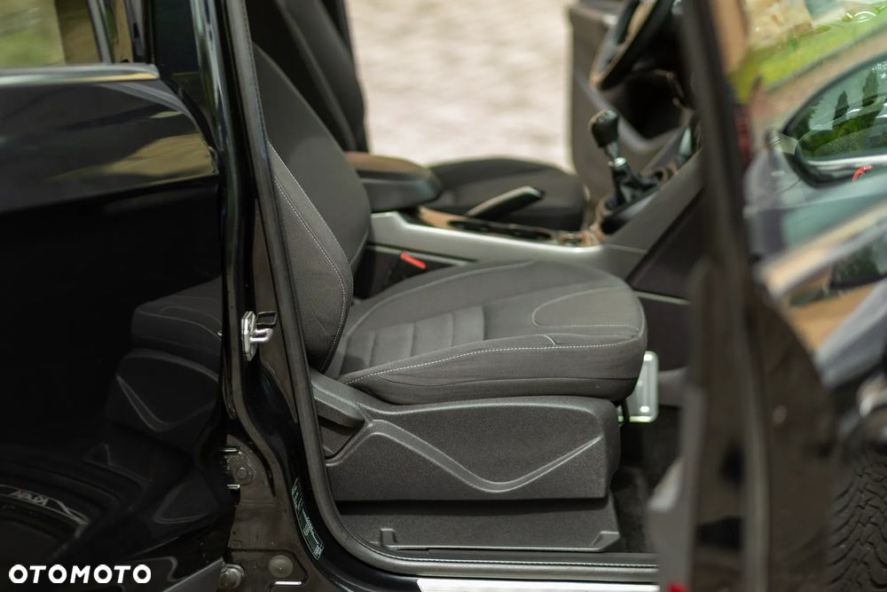 Ford Kuga - 36