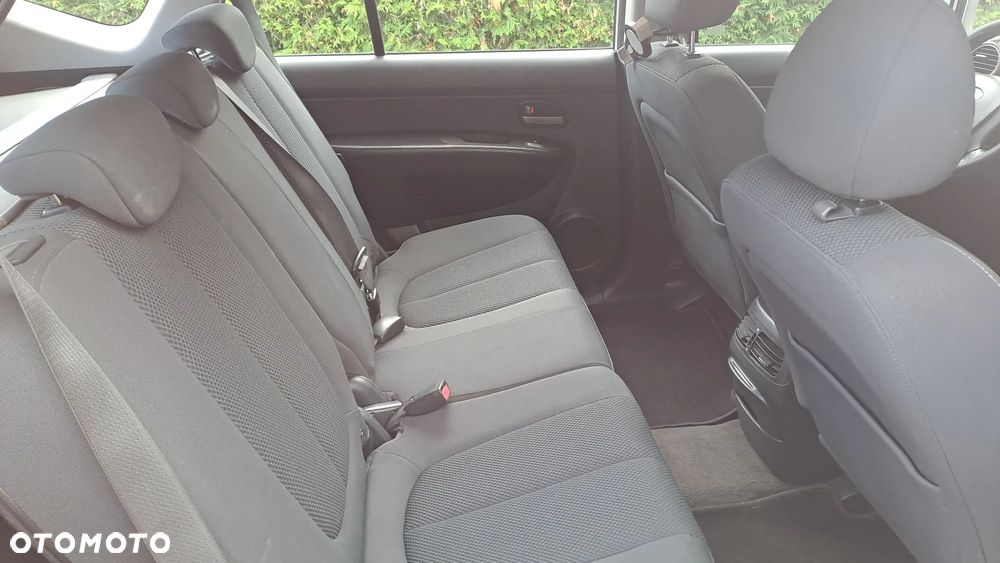 Kia Carens - 8