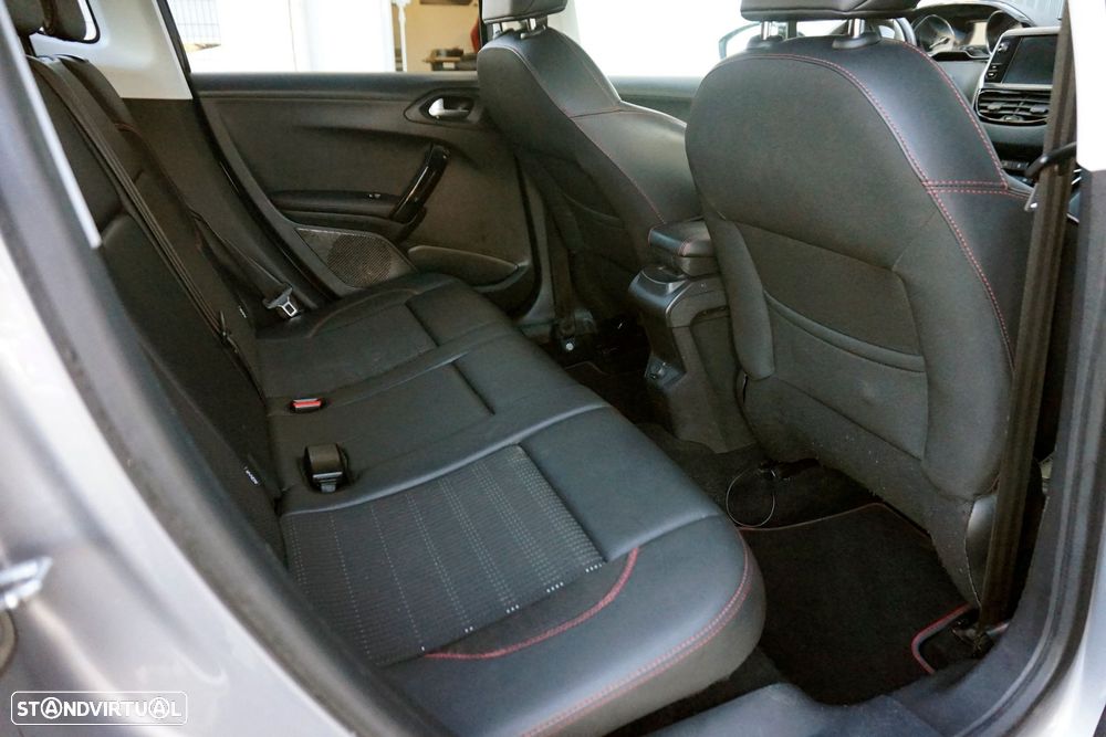 Peugeot 2008 1.2 PureTech GT Line - 5