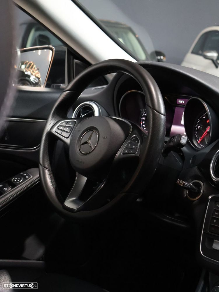 Mercedes-Benz CLA 220 d 4Matic 7G-DCT Urban - 18