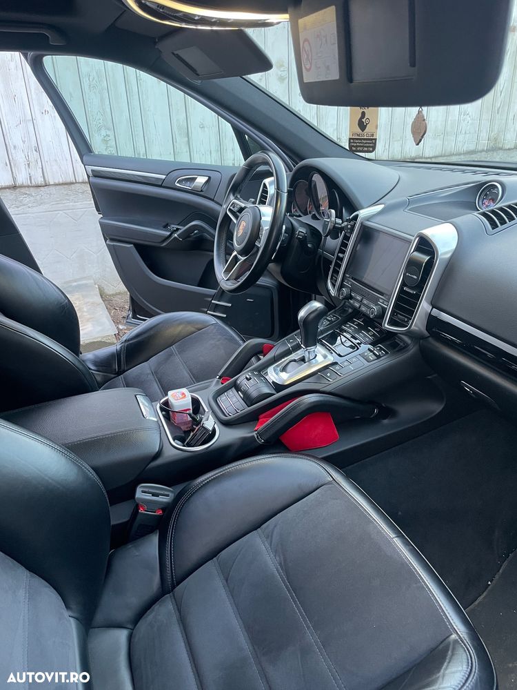 Porsche Cayenne 3.0 L - 10
