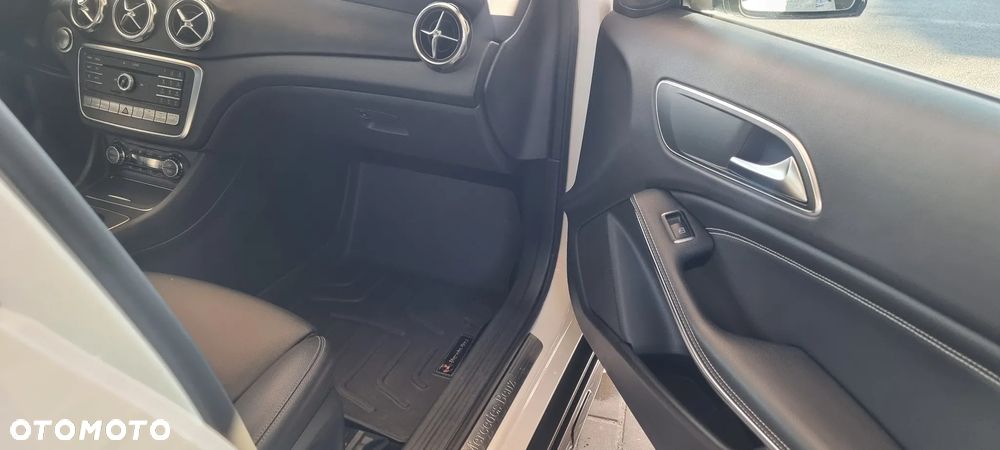 Mercedes-Benz GLA 250 4Matic 7G-DCT AMG Line - 11