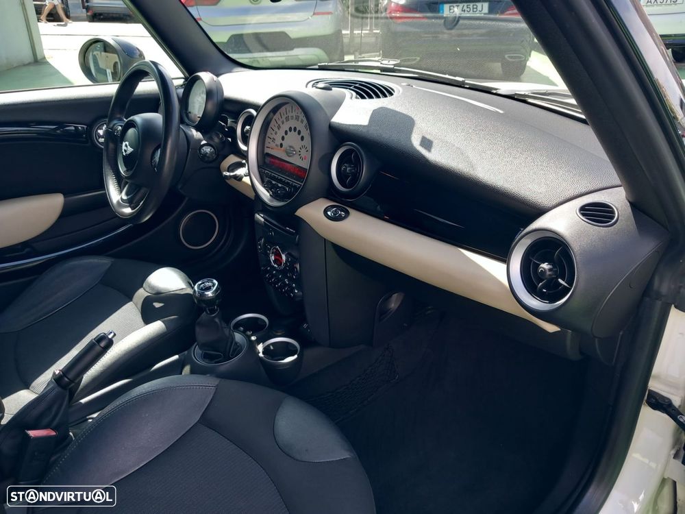 MINI Cabrio Cooper D - 23