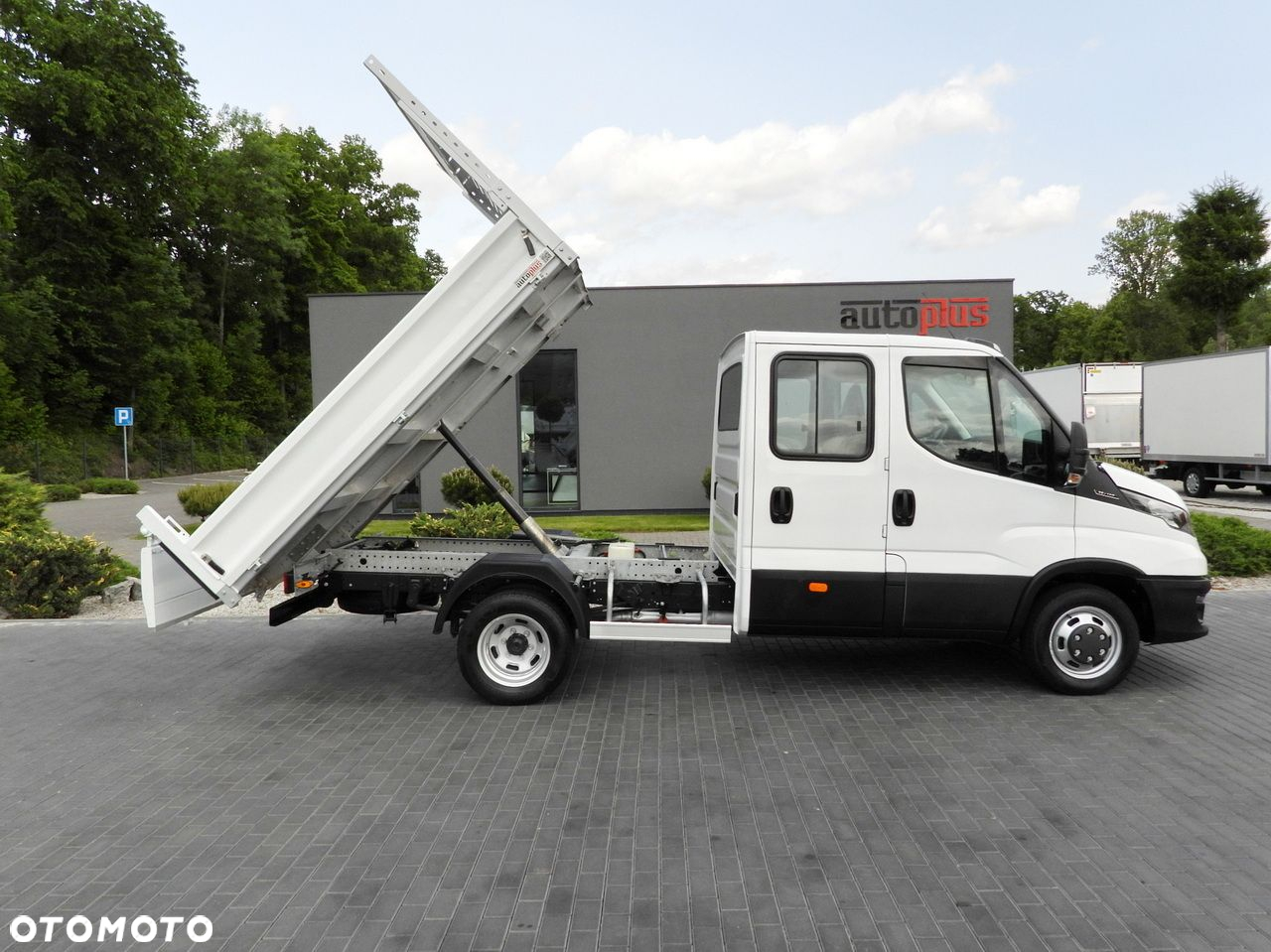 Iveco DAILY 35C14 WYWROTKA PODWÓJNA KABINA DOKA 6 MIEJSC TEMPOMAT BLIŹNIACZE KOŁA KLIMATYZACJA  140KM - 8