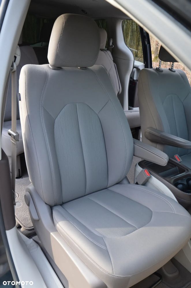 Chrysler Pacifica - 14