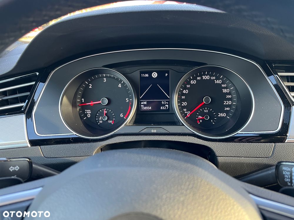 Volkswagen Passat 1.6 TDI SCR DSG Business - 15