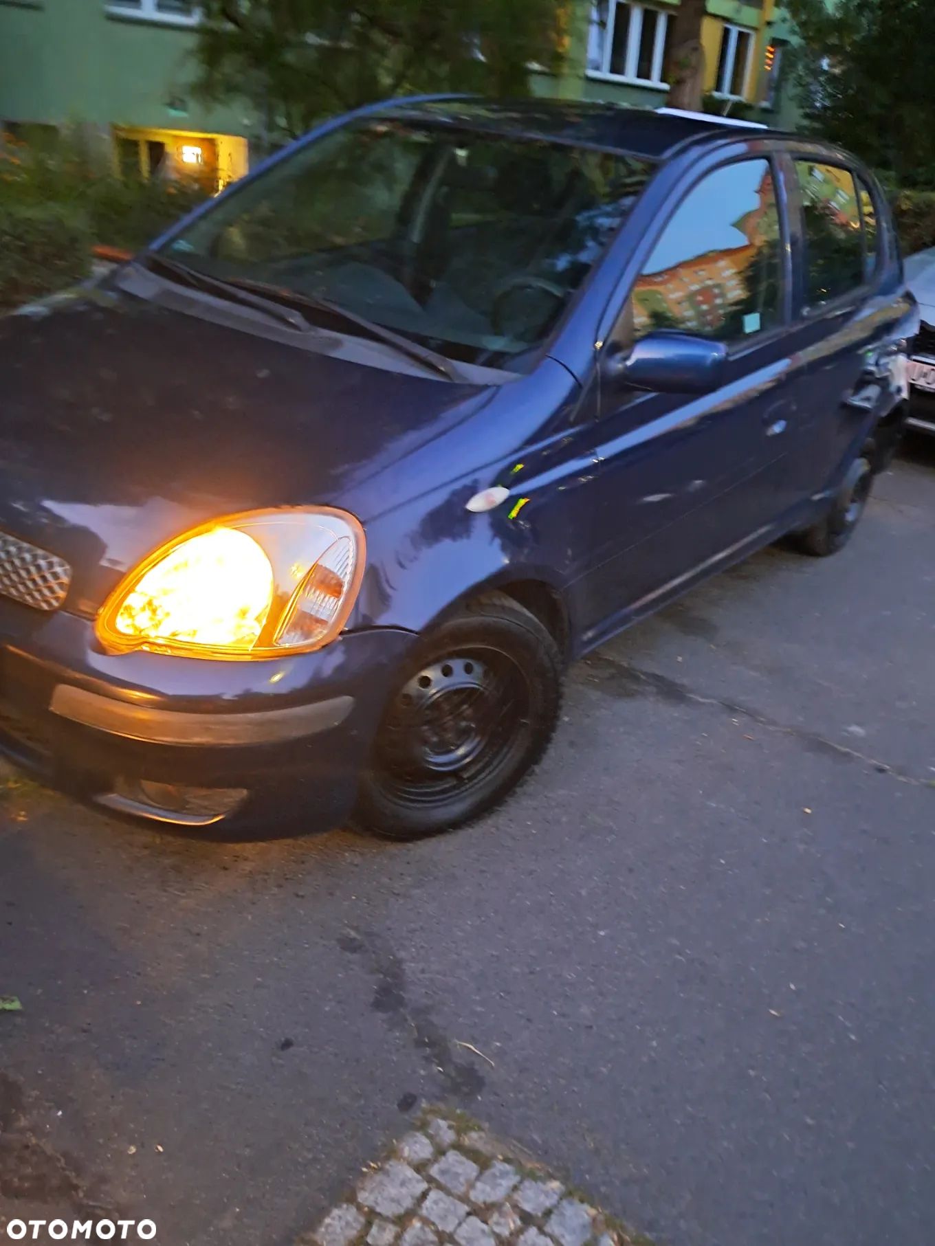 Toyota Yaris 1.0 Base - 1