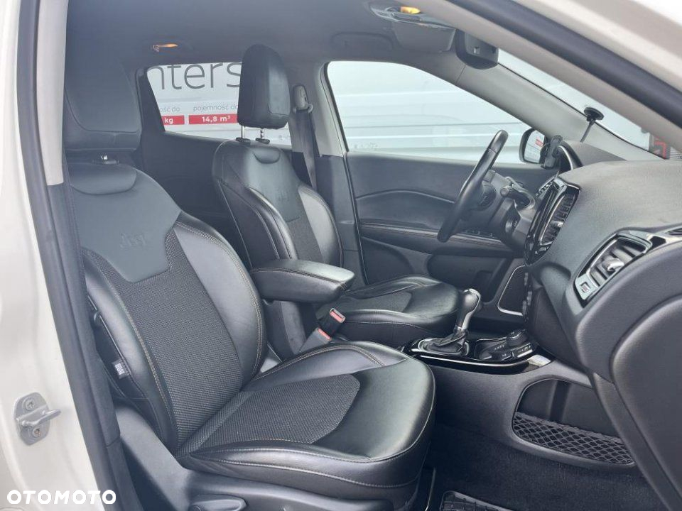 Jeep Compass - 36