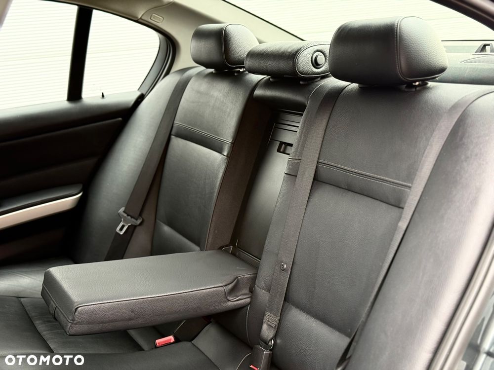 BMW Seria 3 320i Edition Sport - 24