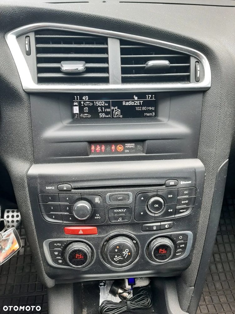 Citroën DS4 e-HDi 110 SoChic - 23