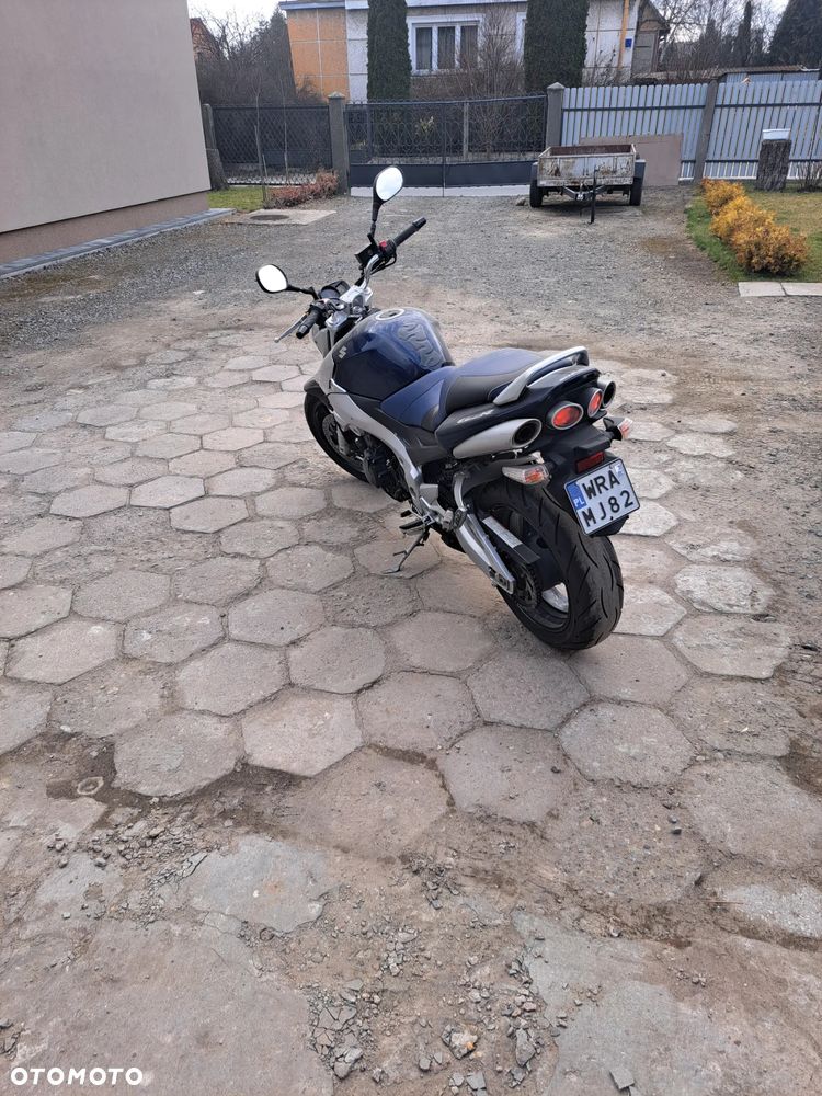 Suzuki GSR - 3