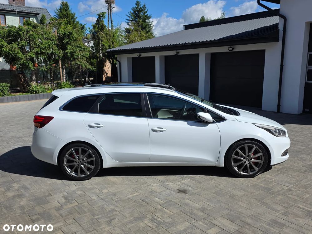 Kia Ceed 1.6 CRDi 128 Platinum Edition - 32