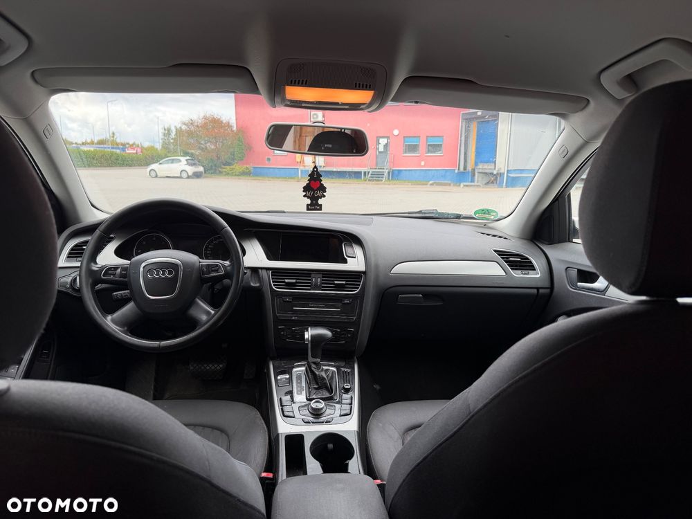 Audi A4 Limousine 2010 photo 2