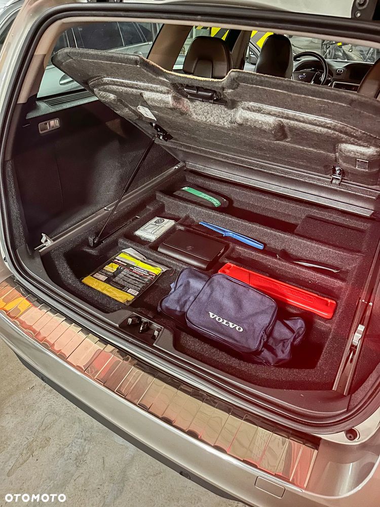 Volvo V70 D5 AWD Summum - 28