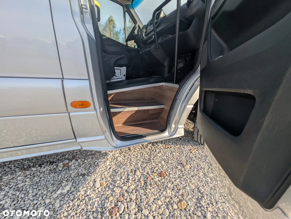 Mercedes-Benz Sprinter 519 - 12