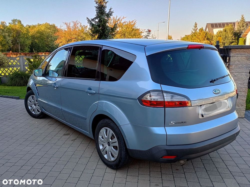 Ford S-Max - 11
