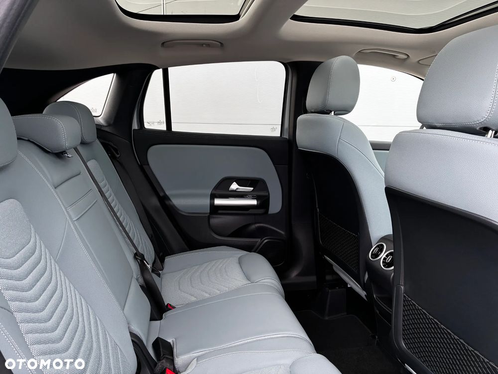 Mercedes-Benz GLA 250 e PHEV 8G-DCT - 6