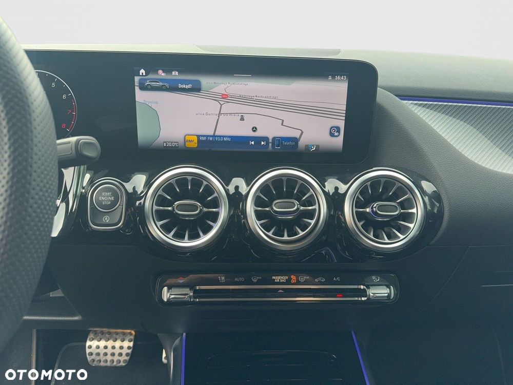 Mercedes-Benz GLA - 14