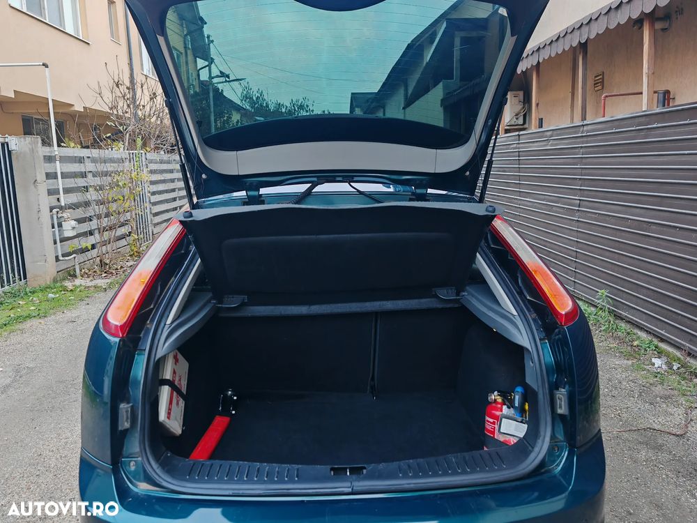 Ford Focus 1.8 TDCI Trend - 12