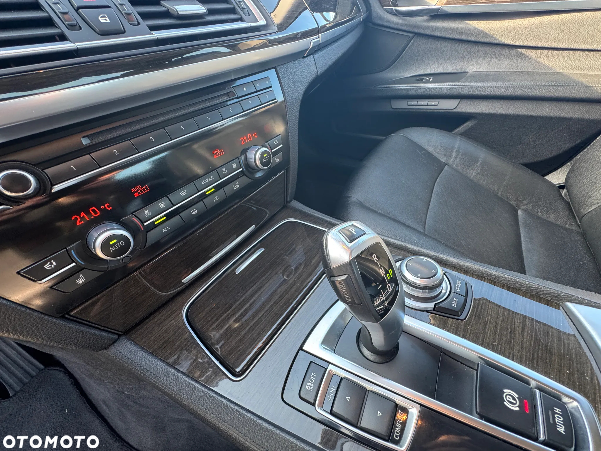BMW Seria 7 740i - 24