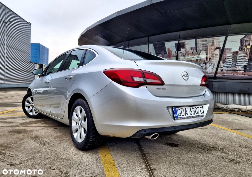 Opel Astra 1.4 T Business EU6 - 2