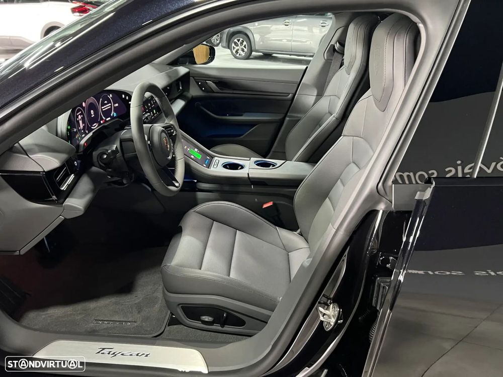 Porsche Taycan Sport Turismo - 16