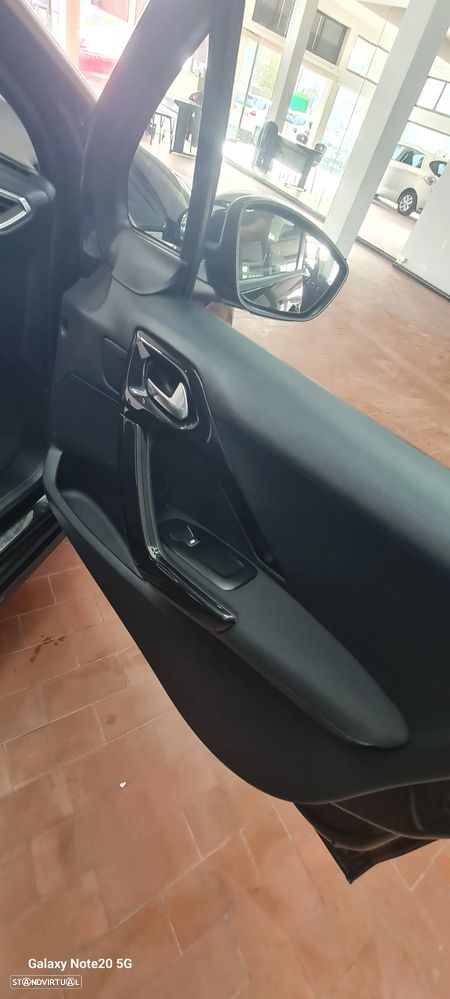 Peugeot 208 - 11