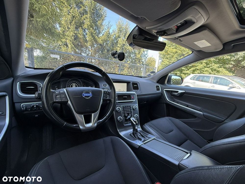 Volvo V60 T3 Geartronic Momentum - 37