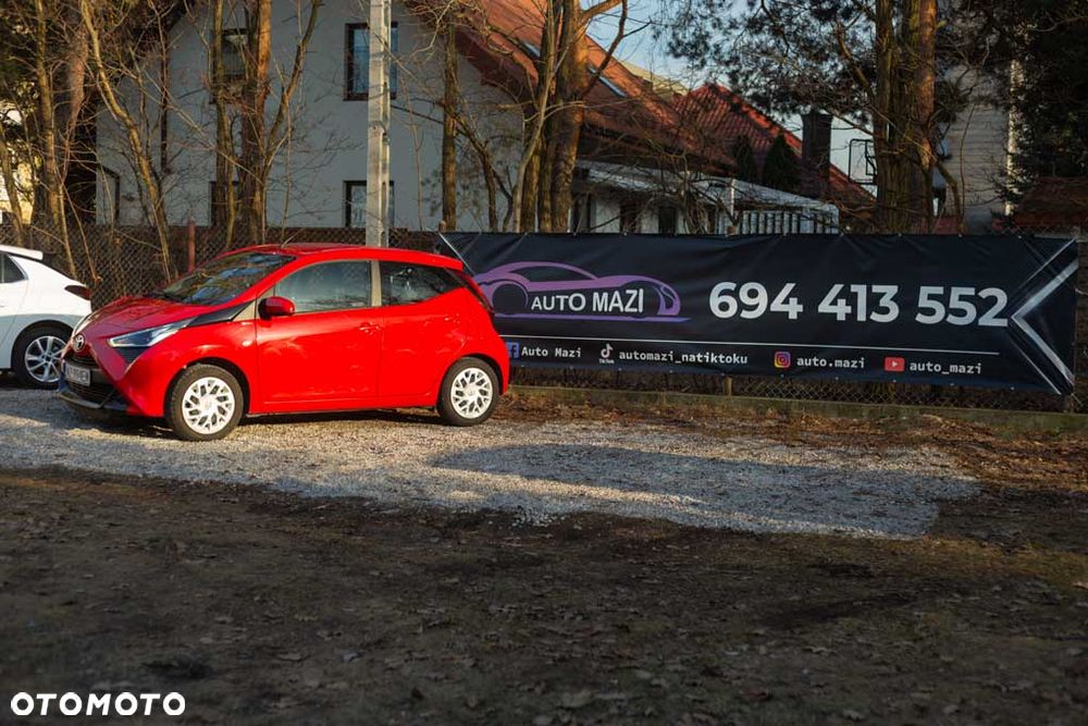 Toyota Aygo x-play connect - 1