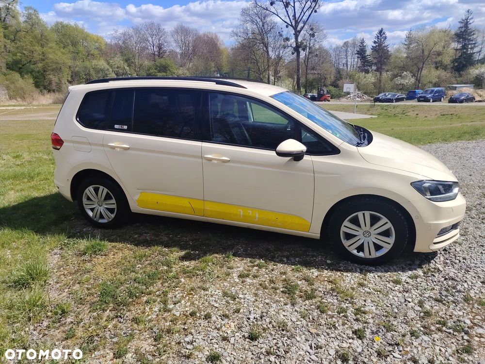 Volkswagen Touran - 10