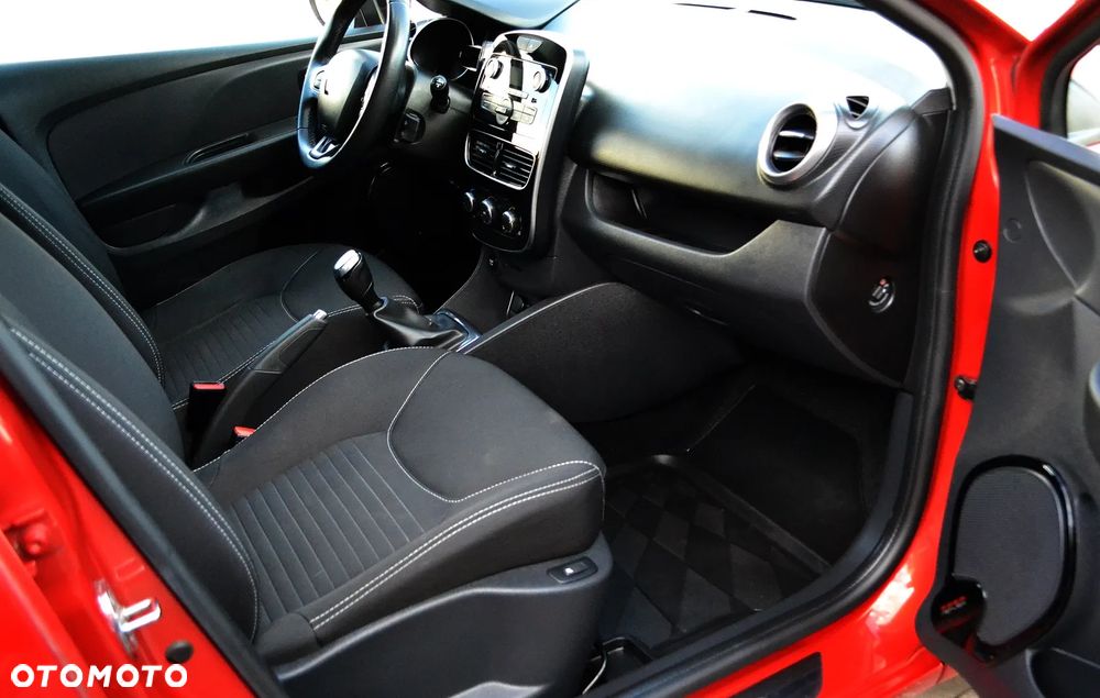Renault Clio 1.2 16V 75 LIMITED - 21