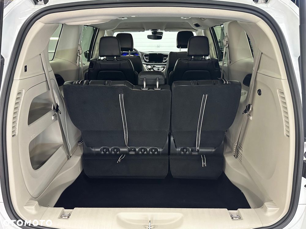 Chrysler Pacifica - 19