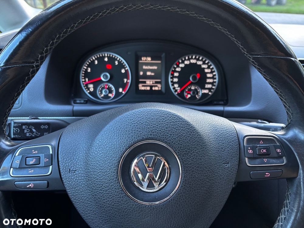 Volkswagen Touran - 12