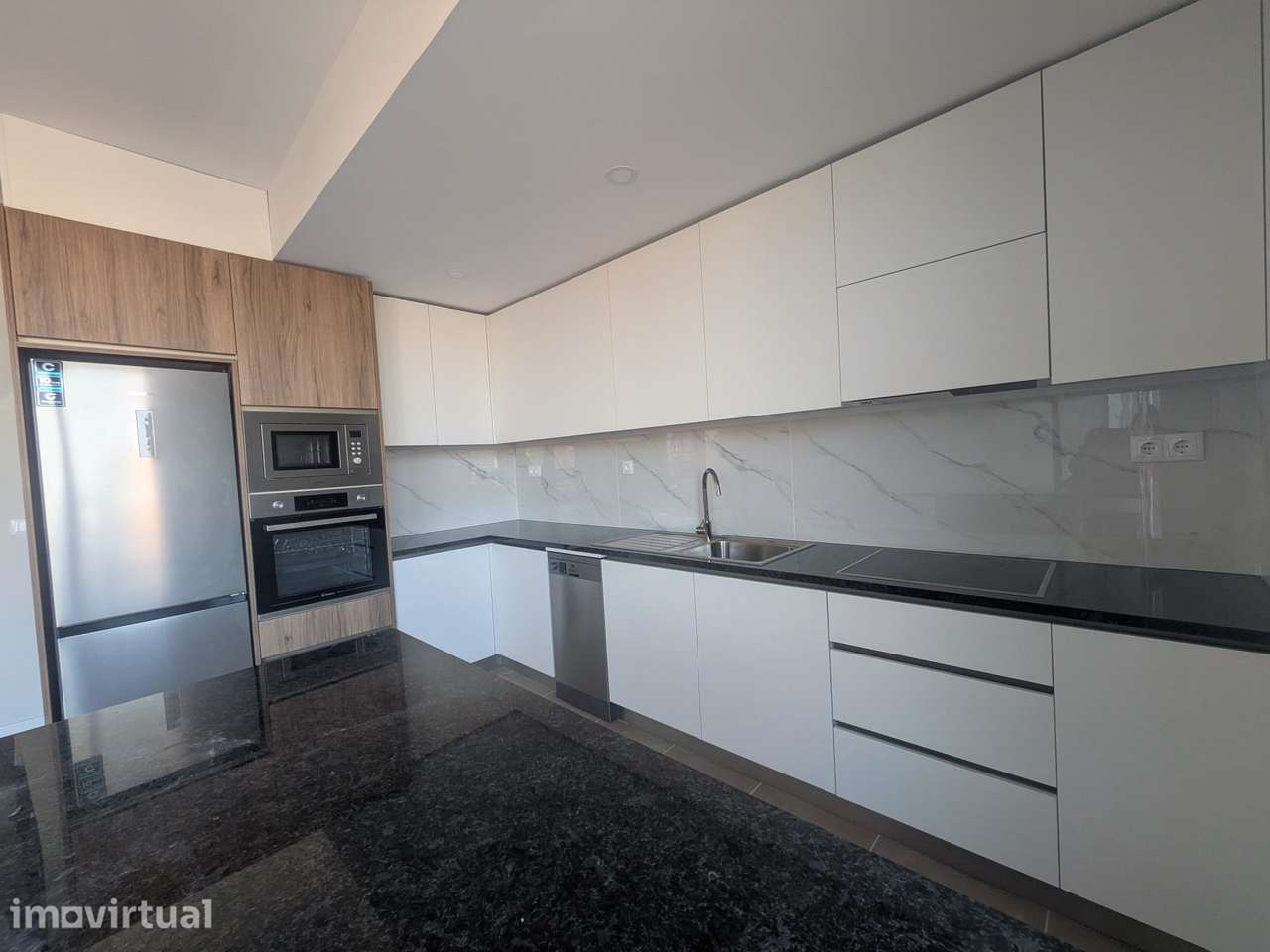 Duplex T1 Rua Soares dos Reis - Grande imagem: 3/10